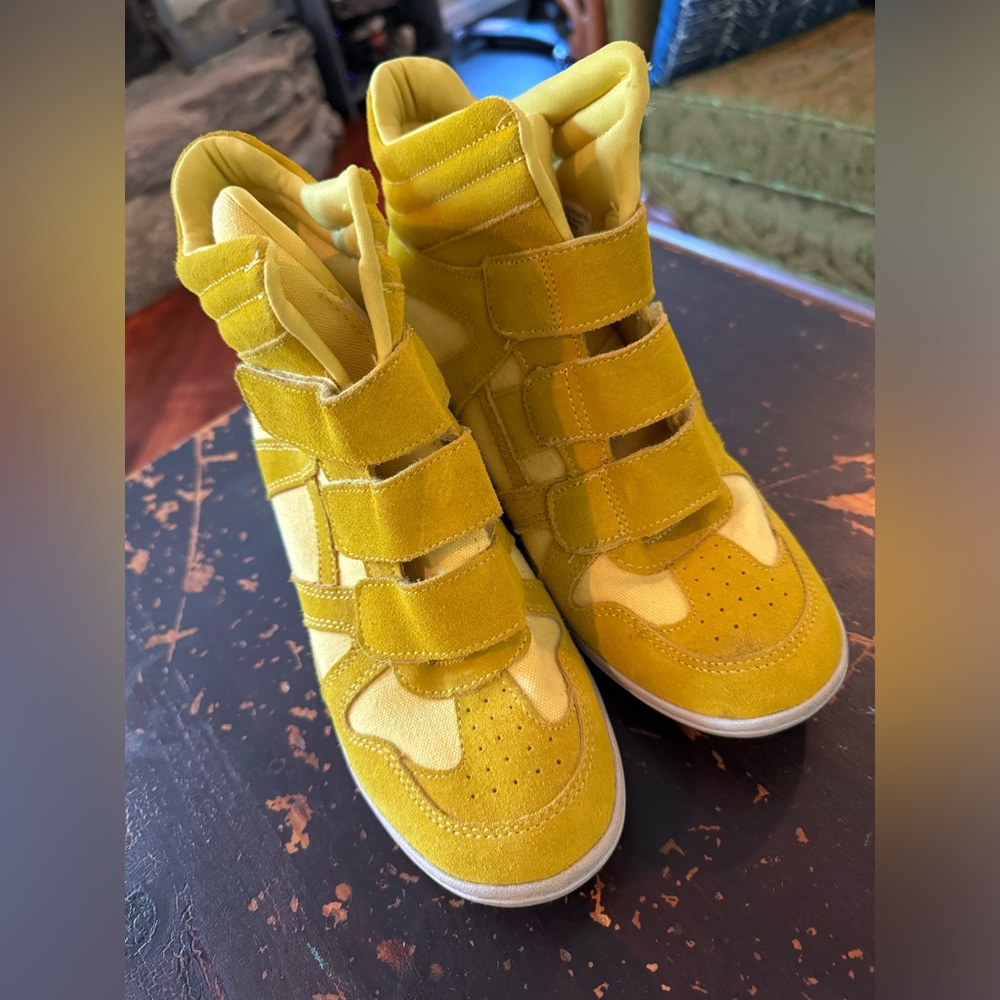 Sktch+3 sketchers yellow wedge sneakers